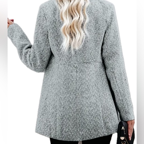 Women’s White and Black Woven texture Jacket. Size large. - Picture 4 of 7